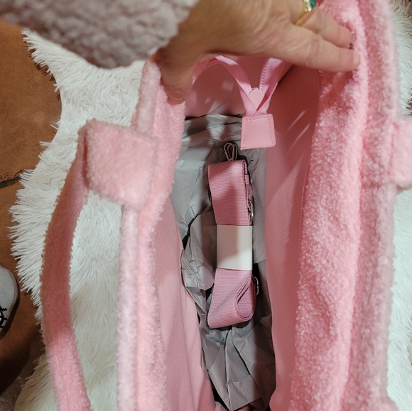 Hello Kitty Pink Sherpa Tote Bag TikTok Viral (New with Tag, Hard to Find) - Picture 5 of 6